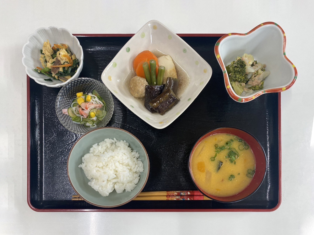 栄養バランスを考えた食事を提供しています